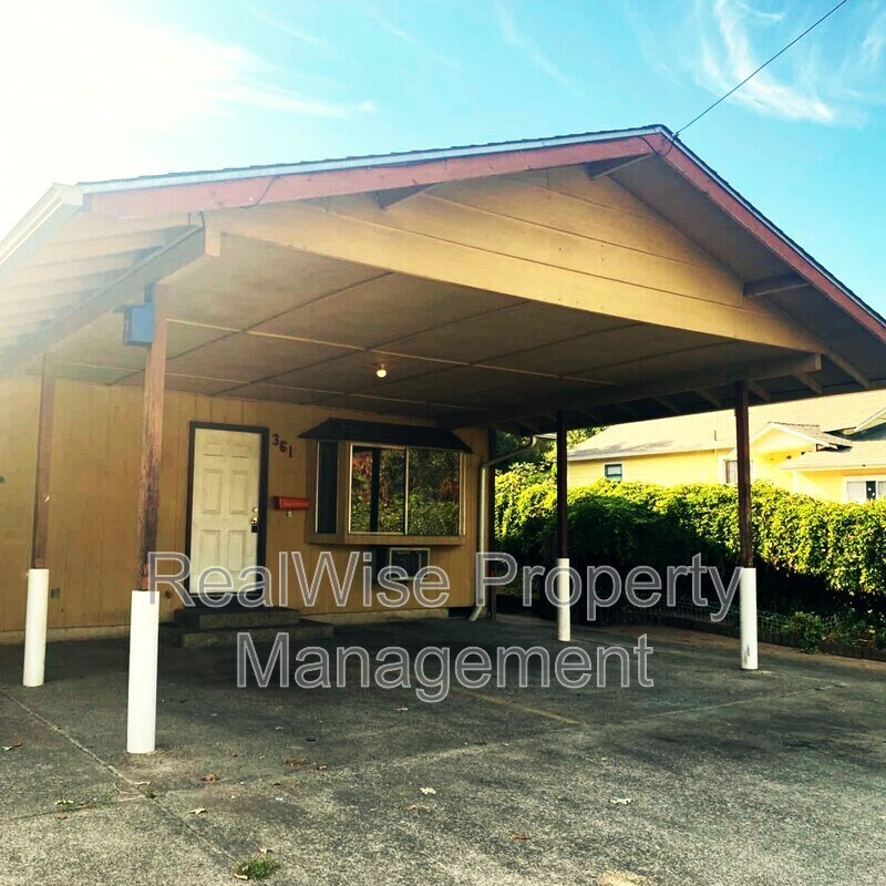 Foto principal - 361 SE Theodore St