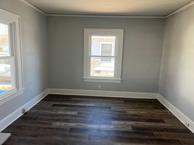 Building Photo - 2 Bedroom Home on Nashville Road