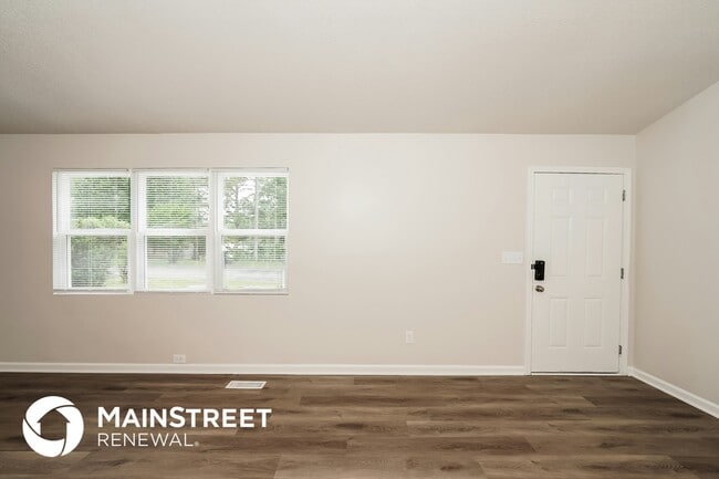 Building Photo - 4852 Shady View Dr