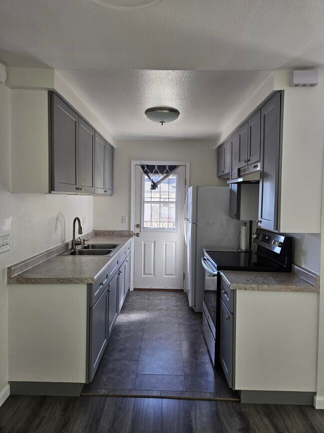 Foto del edificio - 1107 Carlsbad Pl