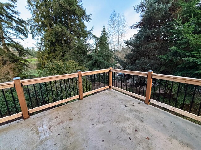 Building Photo - 1807 Larch Way