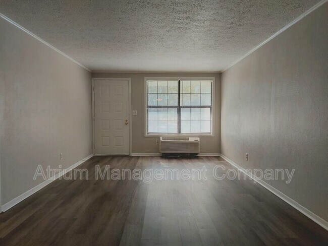 Building Photo - 1295 N Holland Pky