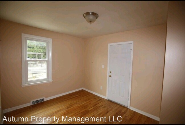 Building Photo - 3 br, 1 bath House - 16207 Manchester Avenue