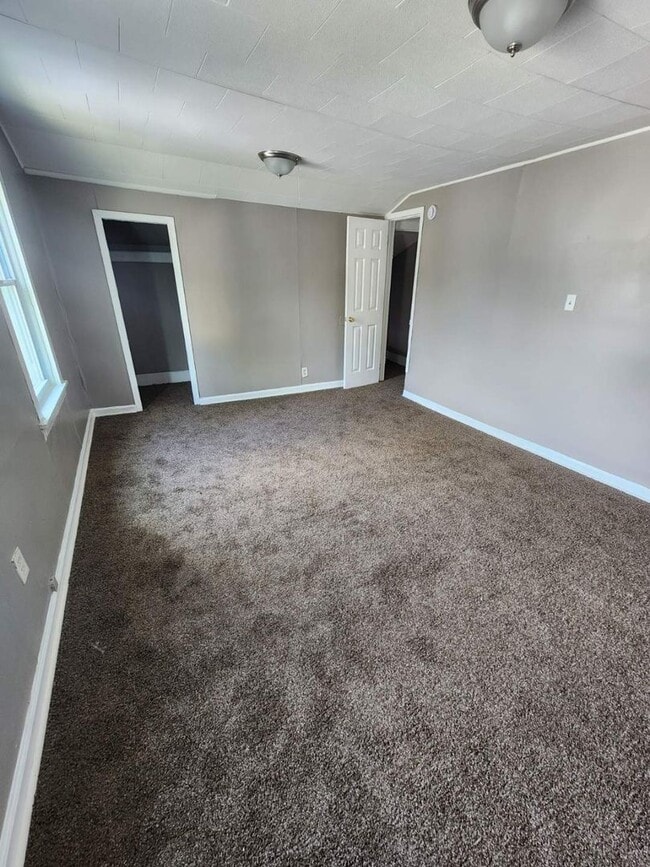 Building Photo - Two Bedroom Single Family Home!