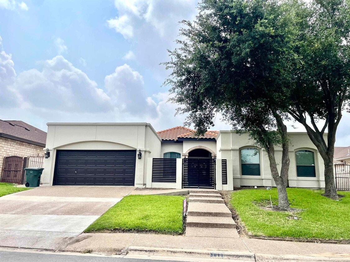 Foto principal - 3811 Sandcliff Dr