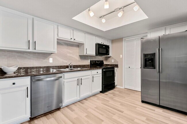 Foto del edificio - 14777 Wunderlich Dr