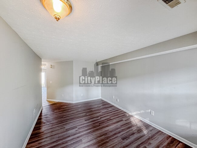 Building Photo - 2946 Carson Dr
