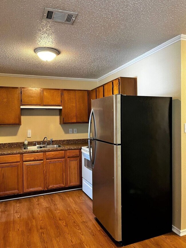 Building Photo - Coopwood Ave 228