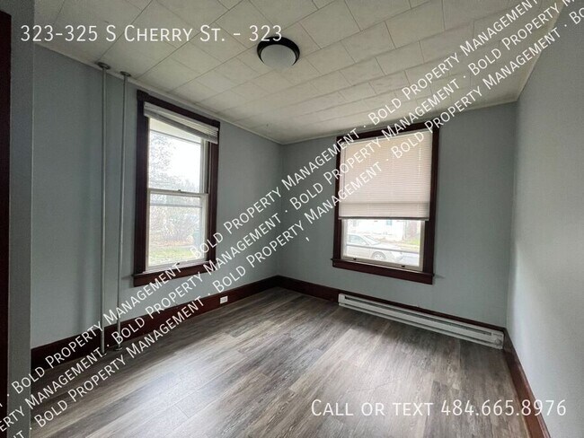 Foto del edificio - 323-325 S Cherry St.-323