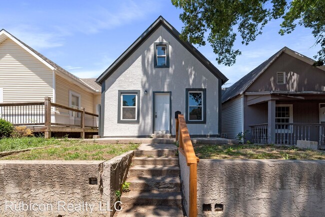 Building Photo - 3 br, 2 bath House - 858 Riverview Ave