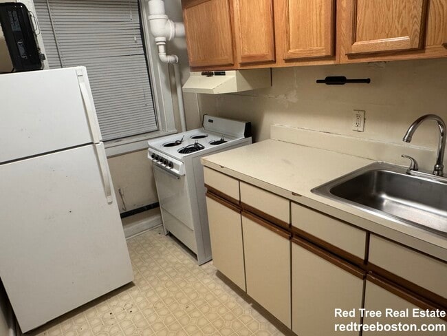 Building Photo - 19 Peterborough St