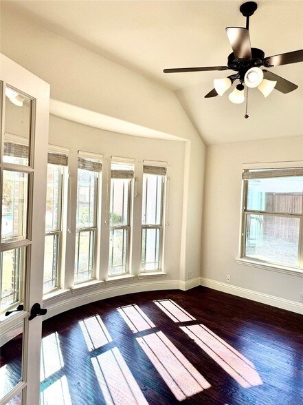 Foto del edificio - 8801 Cassidy Ln