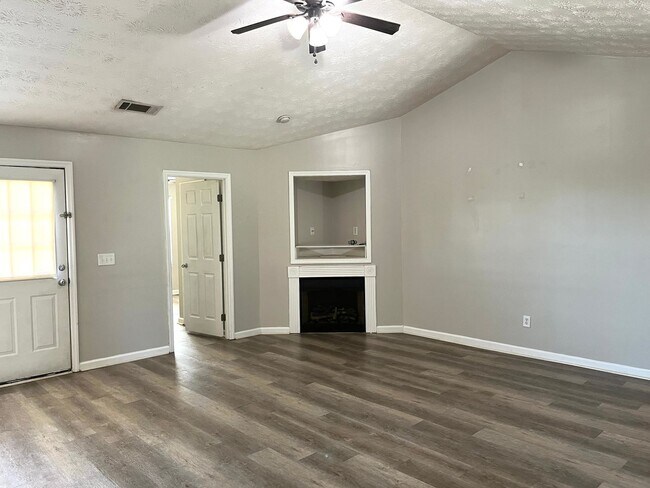 Building Photo - Great Location Near Fort Eisenhower