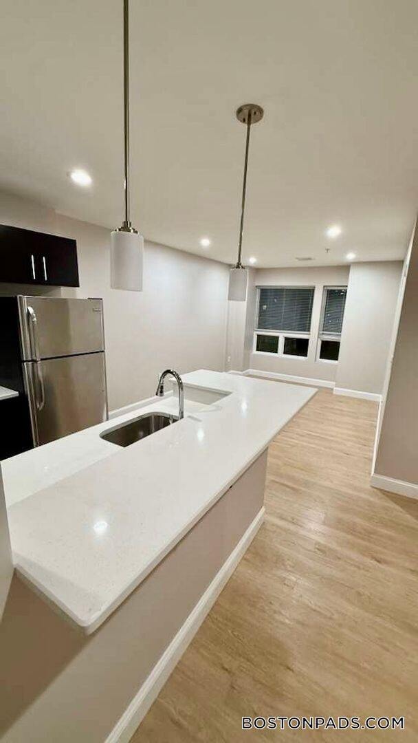 Foto del edificio - 75 S Main St