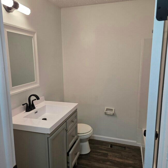 Foto del edificio - 4901 Guthrie Dr