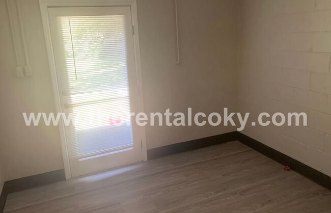 Building Photo - 105 Meadowlark