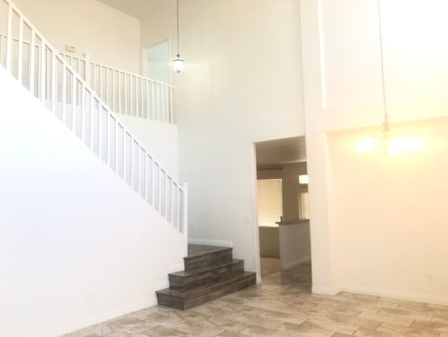 Building Photo - 2-STORY 3BD/2.5BA 1979 SQ. FT. HOME W/ 2 C...