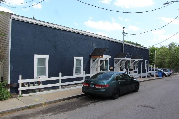 Building Photo - 33 Lake St
