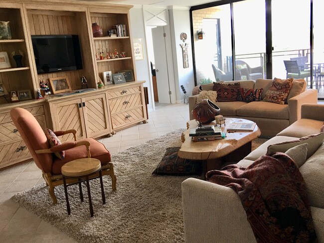 Living Room - 800 25th St NW