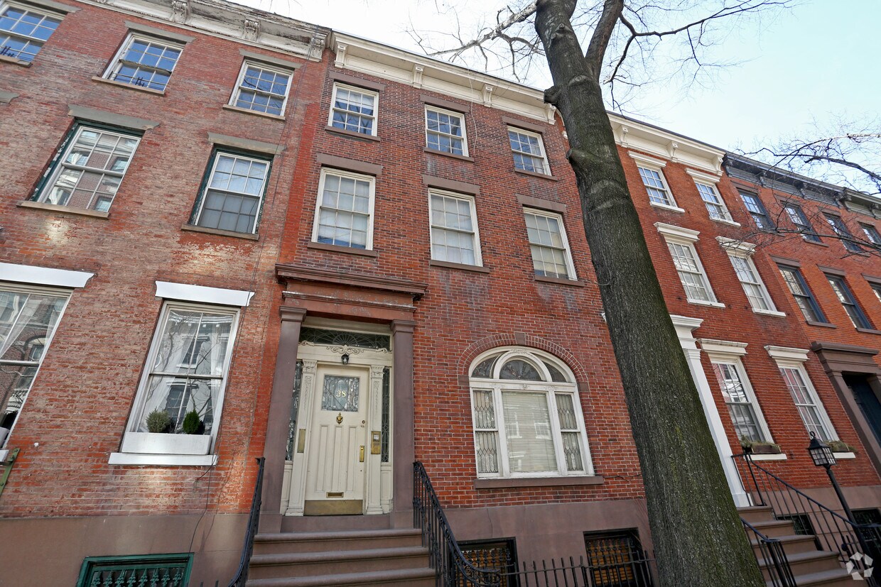 Building Photo - 38 W 11th St