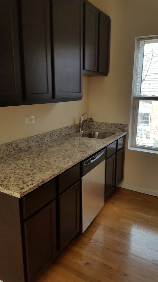 Foto del edificio - 3106 W Ainslie St