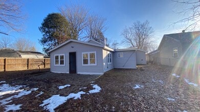 Building Photo - 7755 N Woodland Rd