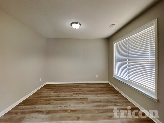 Foto del edificio - 303 Collingwood Ln