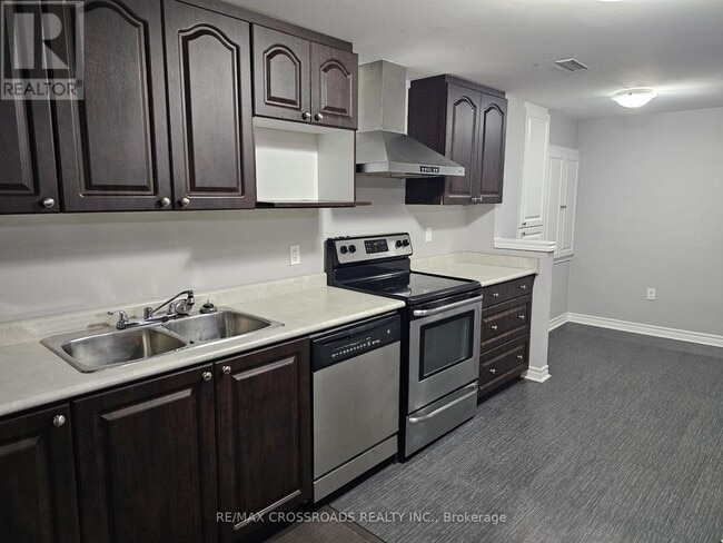 Building Photo - 14 Ann Louise Crescent