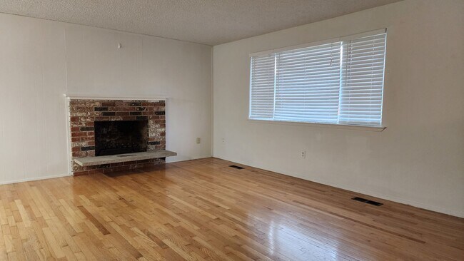 Building Photo - COMING SOON! Steilacoom 4 Bedroom with Fen...