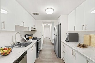 Building Photo - 1275 Elgin St