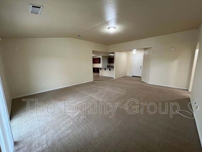 Foto del edificio - 1046 N Red Oak St