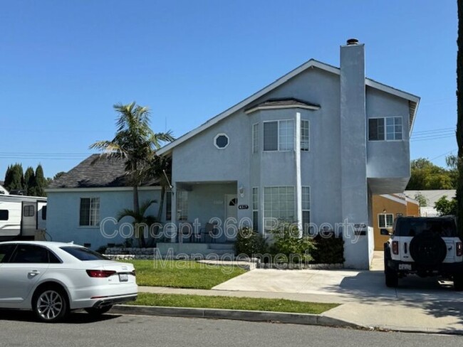 Building Photo - 4517 E Lavante St