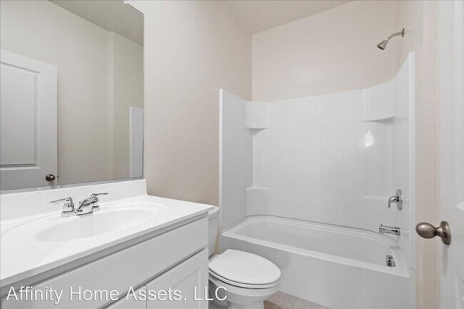 Building Photo - 4 br, 3 bath House - 8132 S 64th Drive