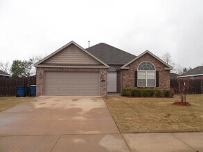 Building Photo - 2502 SW Huntwick Ave