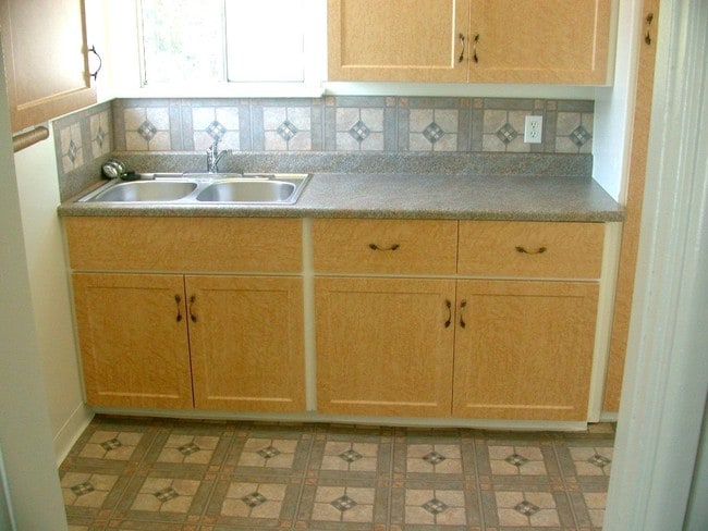Kitchen 1 - 3351 Caroline Ave