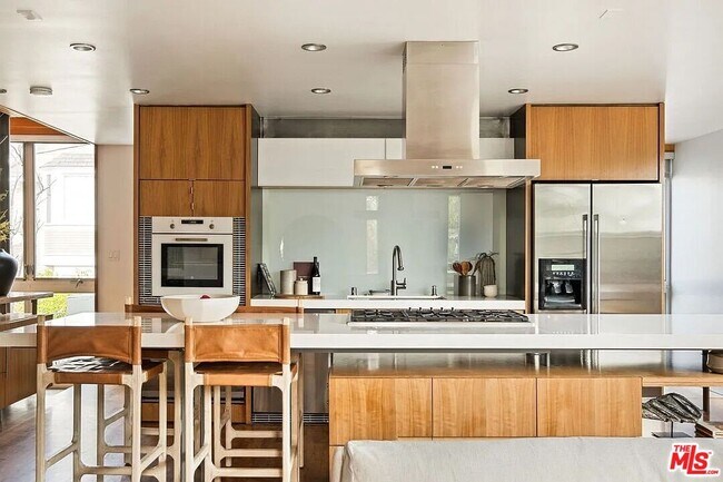 Foto del edificio - 724 Superba Ave