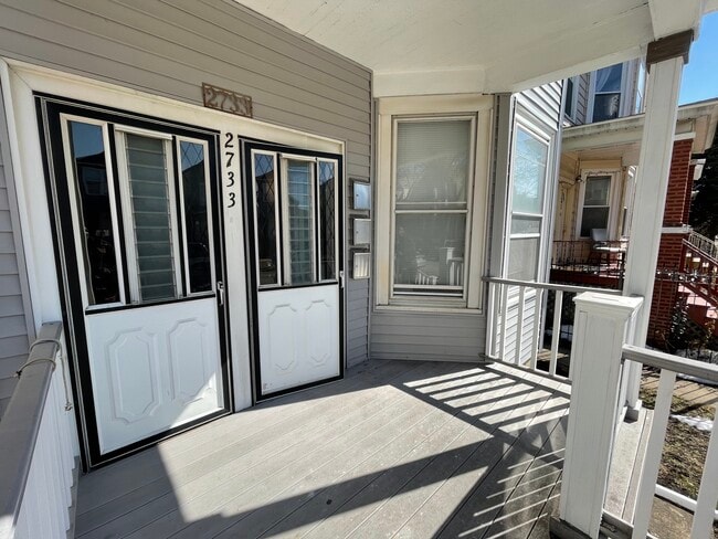 Foto del edificio - 2733 N Ridgeway Ave