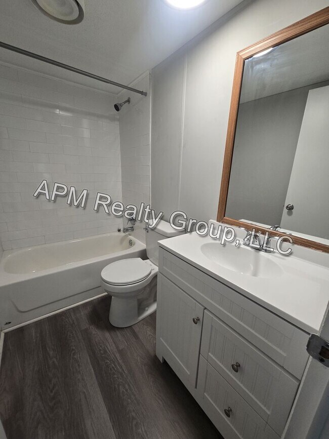 Building Photo - Spacious modular home in Hopkins
