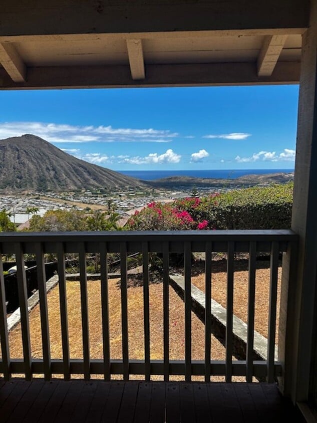 Primary Photo - Available now -Mariner's Ridge 4 bedroom /...