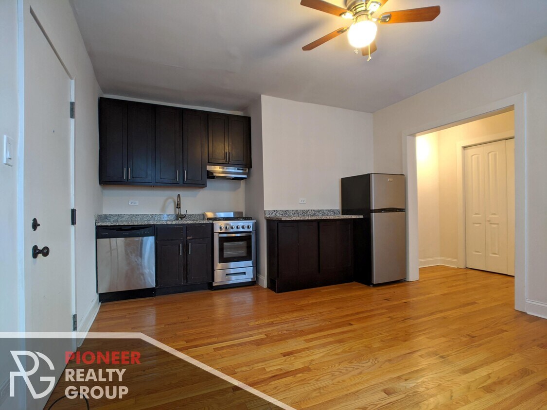 Primary Photo - 618 W Patterson Ave