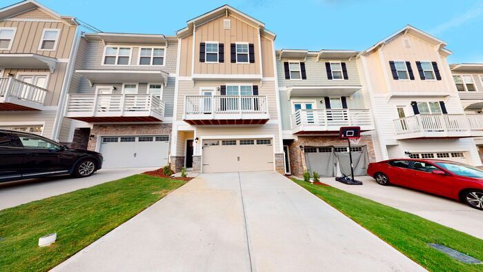 Primary Photo - Townhome| Open Floor Plan |Bedroom with fu...