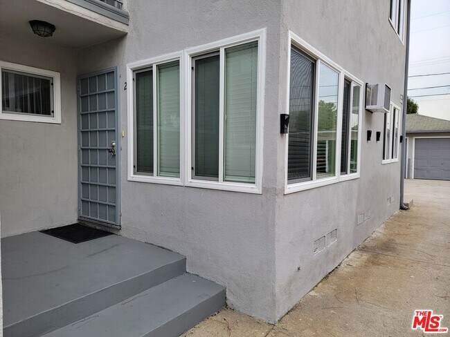 Building Photo - 9328 Crenshaw Blvd