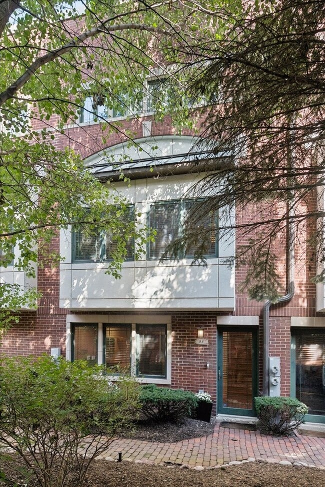 Building Photo - 2455 W Ohio St