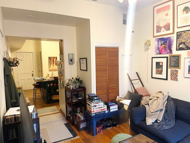 Foto del edificio - 1627 N Winchester Ave