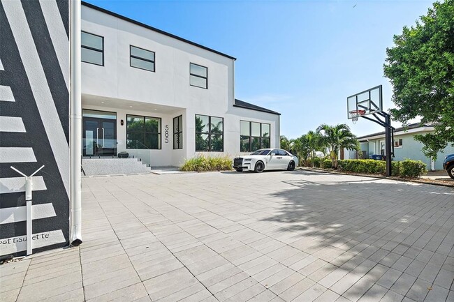 Foto del edificio - 585 Dolphin Ave SE