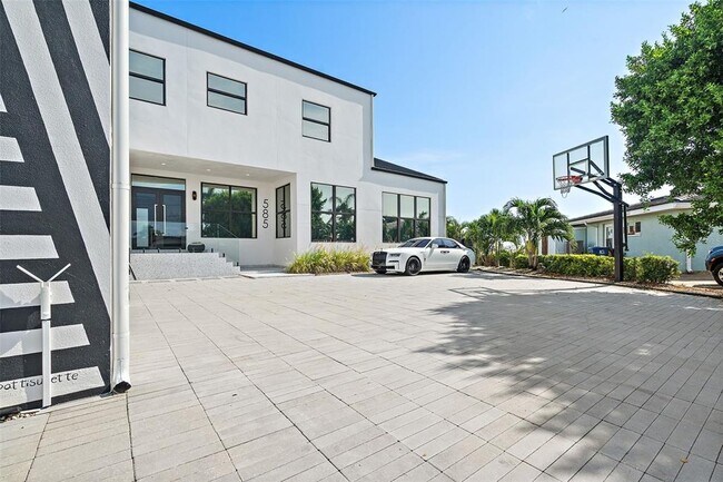 Foto del edificio - 585 Dolphin Ave SE