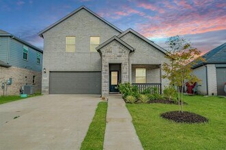 Building Photo - 5275 Amistad Dr Building Photo - 5275 Amistad Dr