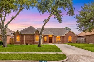 Building Photo - 10215 Hedge Way Dr