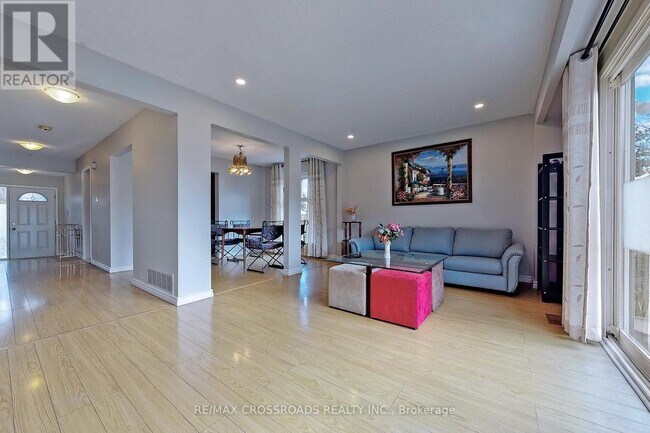 Building Photo - 79 Dragoon Crescent