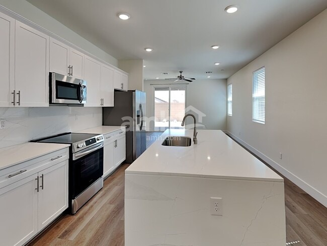 Building Photo - 522 Silverbell Falls Pl